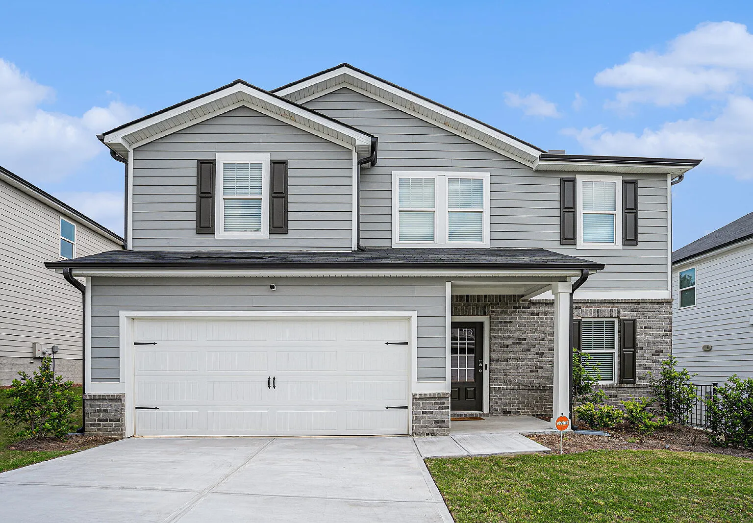 4 bed, 2.5 bath, 2349 sqft, $2,350 — Photo 3
