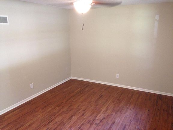 3rd image of 4724 Hadley St