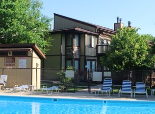 820 Kendall Ln #4-B, Lake Geneva, WI 53147