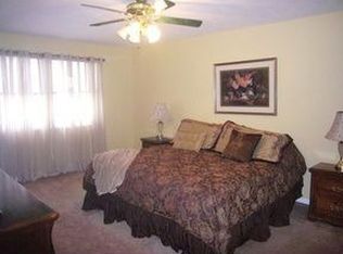 8 Windsor Dr, Albany, NY 12205