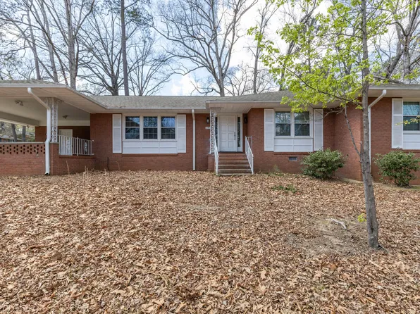 1101 Ivy Rd, Fayetteville, NC 28303