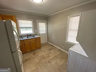 256 E Broad St #B — Photo 6
