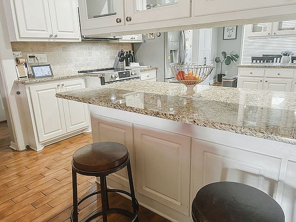 4th image of 6482 Dufour Dr