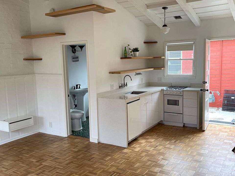 1st image of 1708 Washington Way #1/2