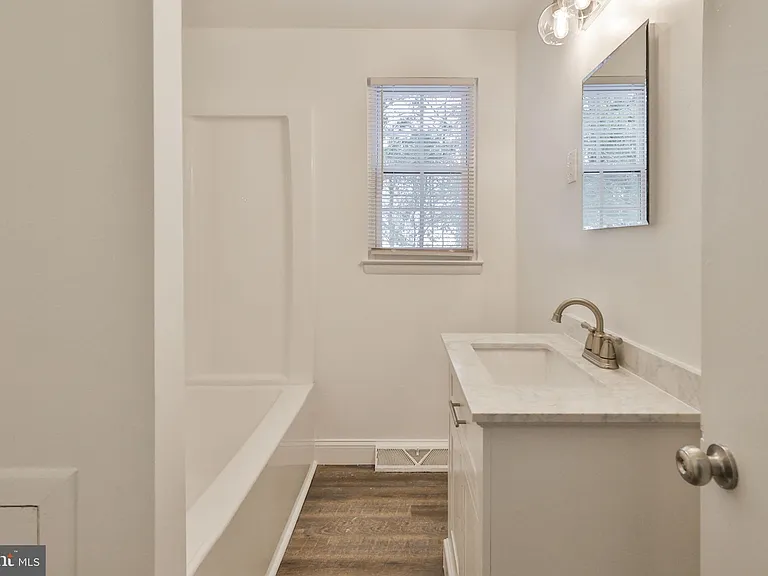305 S Warminster Rd #B2 — Photo 23