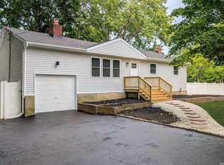 602 Old Post Rd, Port Jefferson, NY 11777