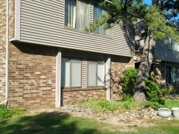 1048 Grenoble Ln, Lansing, MI 48917