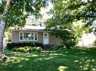 7141 Minnewashta Parkway, Chanhassen, MN 55331