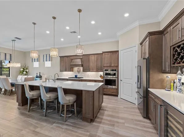 9573 Everglades DR, NAPLES, FL 34120