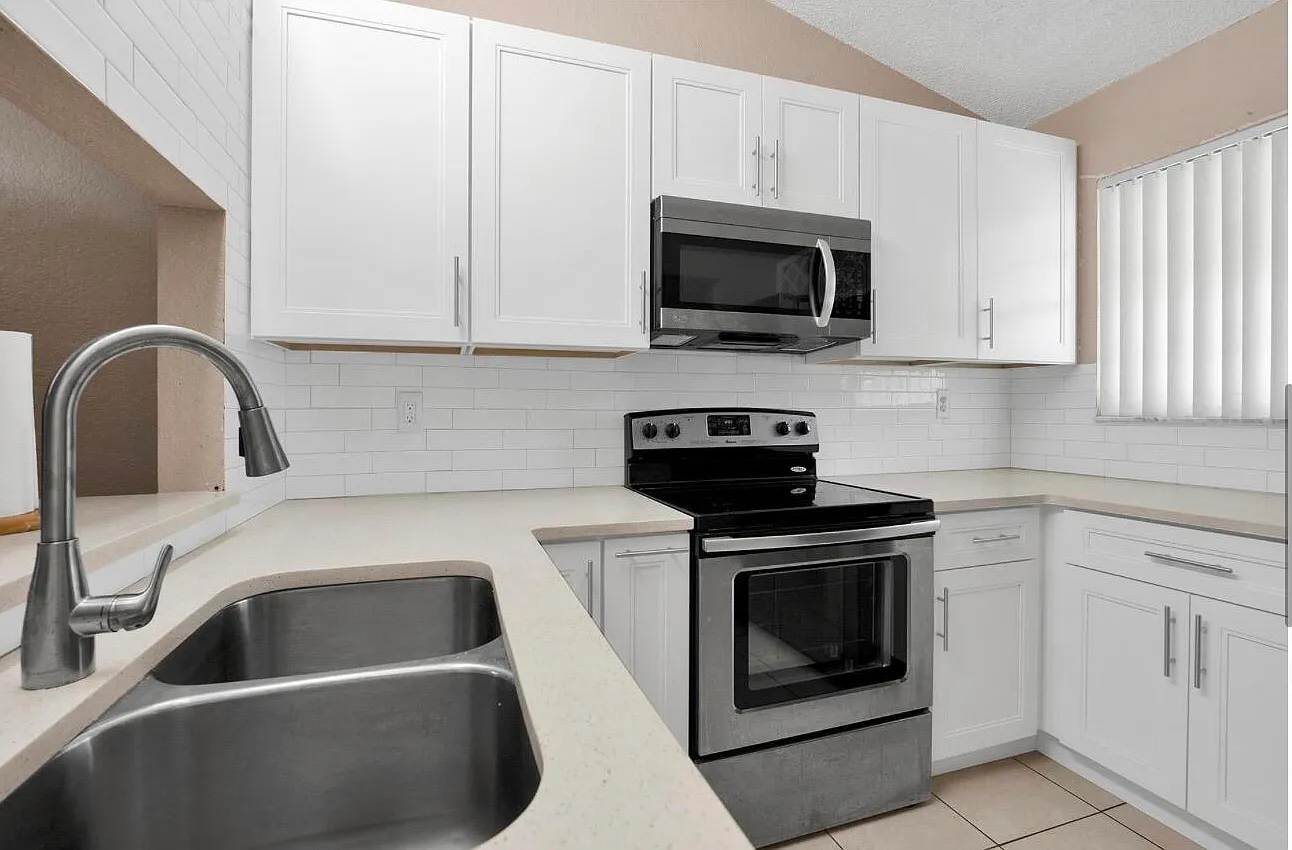 2 bed, 2.0 bath, 1000 sqft, $2,200 — Photo 4