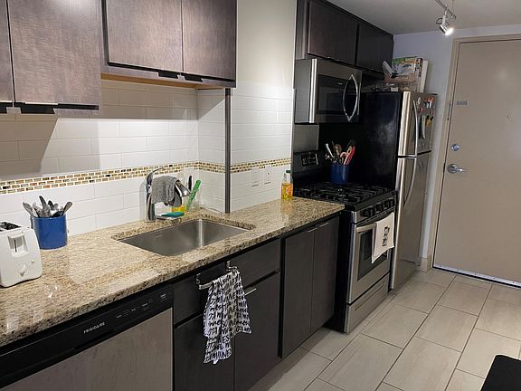 3rd image of 12635 Larchmere Blvd #2C
