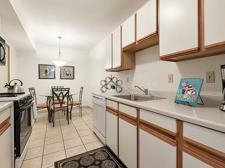 Big Creek Apartments — Photo 15