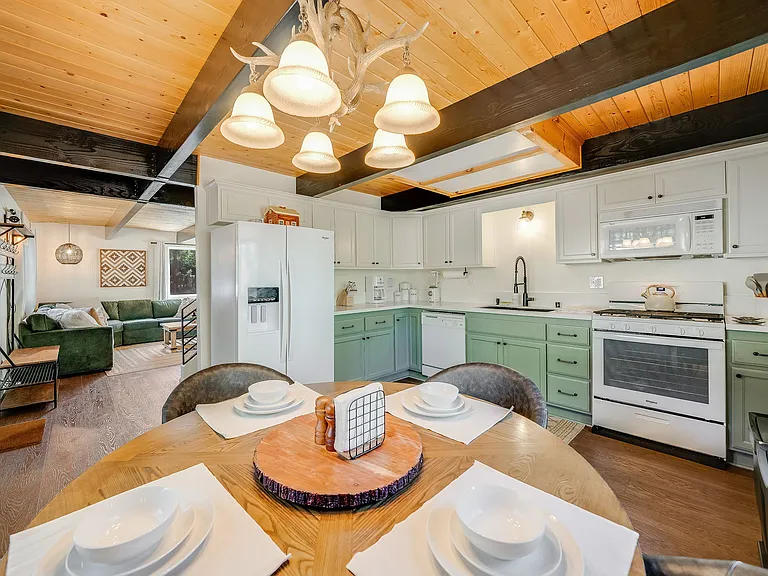 692 Santa Barbara Ave — Photo 31