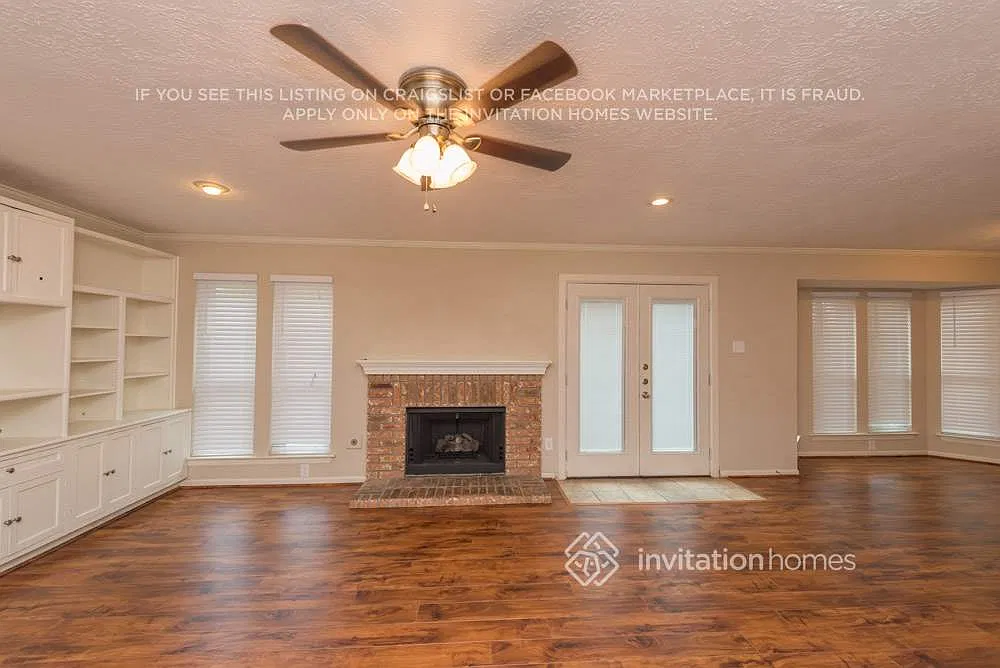 15119 Manorhill Dr Houston, TX 77062 — Photo 3