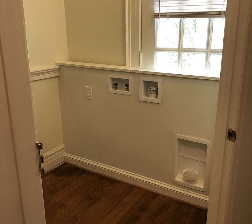 2nd image of 214 S Park Dr APT 1