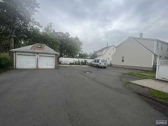 4th image of 408 River Dr #410