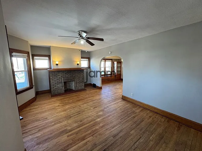 2121 Wyandotte Ave #2123 — Photo 4