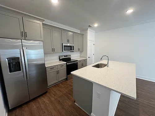 512 Rosewood Ln Photo 1