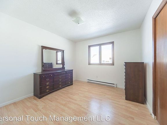 3rd image of 206 4th Ave SE