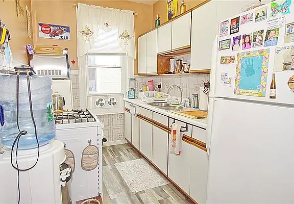 5th image of 150 Bay 38 St