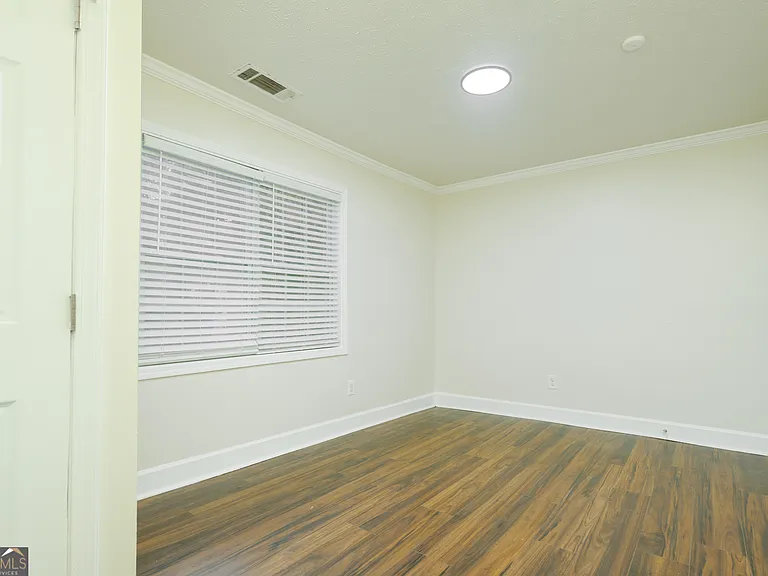 970 Hubbard St SW #2 — Photo 5