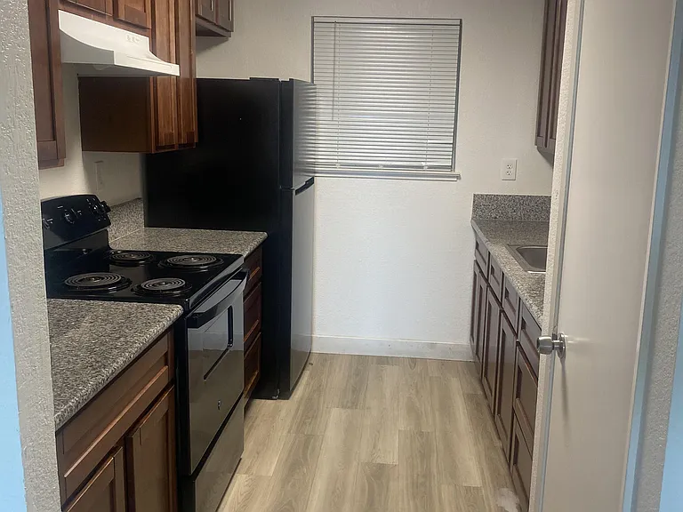 Granite Pointe Apartments — Photo 8