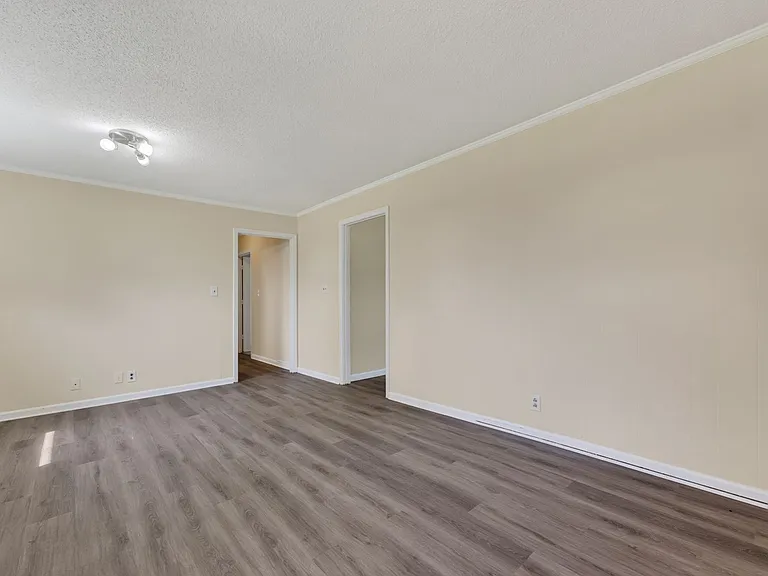 573 Waldorf Dr — Photo 12