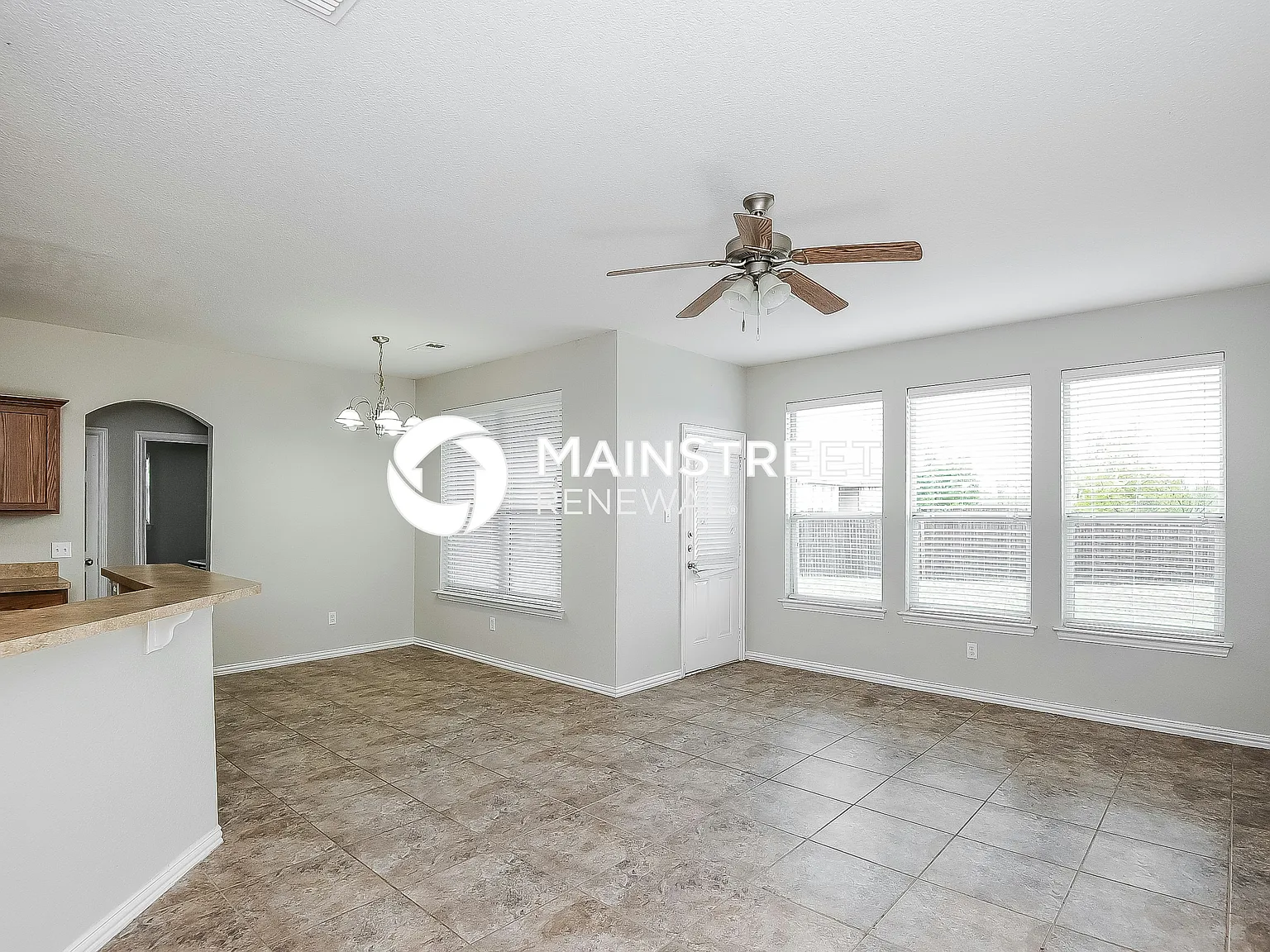 205 Kennedy Dr — Photo 2