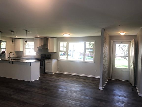 kitchen/eating area, front door