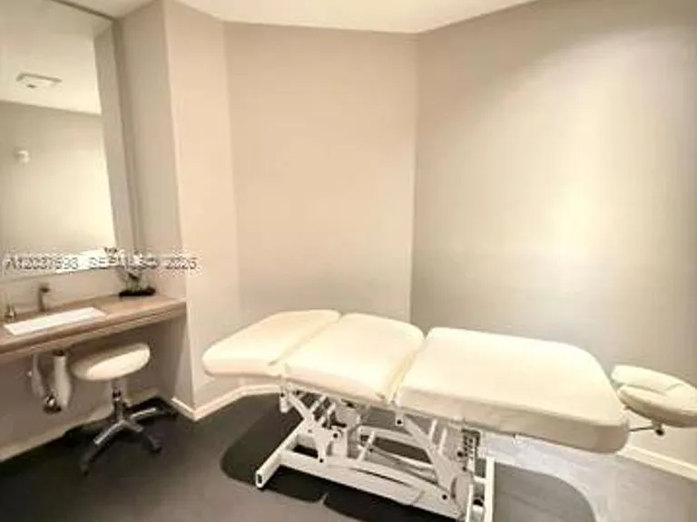 1300 Brickell Bay Dr #CU-1904 — Photo 36