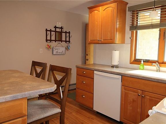 3rd image of 78 Brantwood Dr
