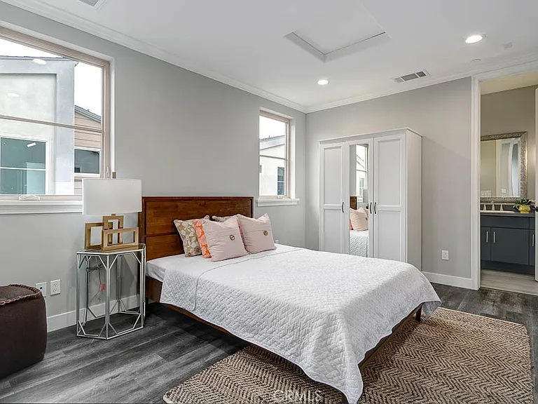 530 Fano St #E — Photo 16