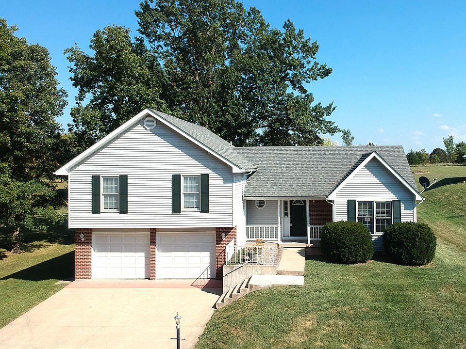 1st image of 114 S Larand Dr