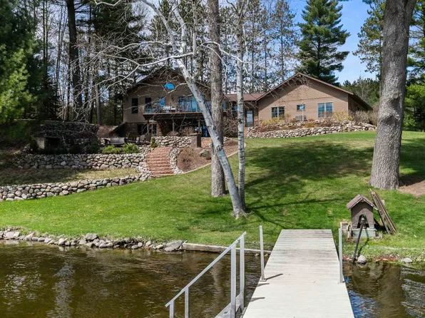 W8005 Long Lake Dr, Clintonville, WI 54929