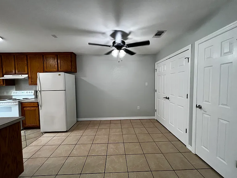 511 W Live Oak St #B — Photo 6