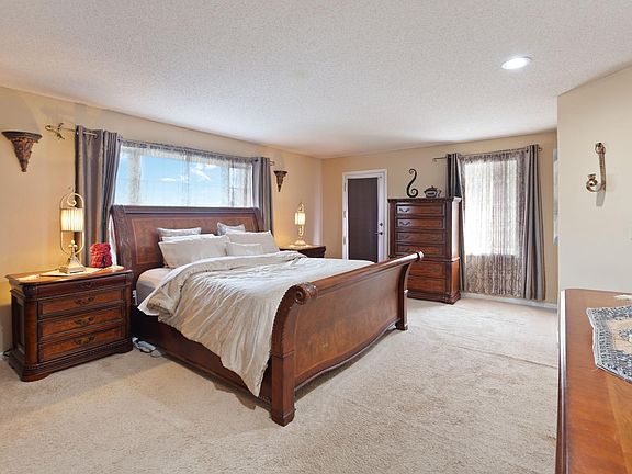 3rd image of 9046 Edinburgh Ln