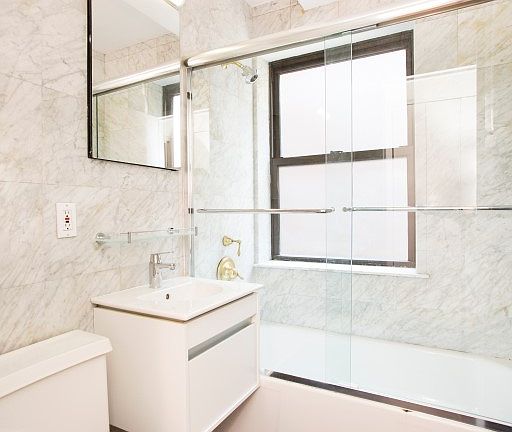 5th image of 235 E 49th St APT 10E