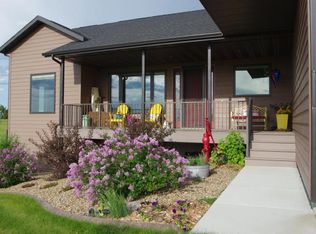 802 Sunflower Ln SW, Mandan, ND 58554