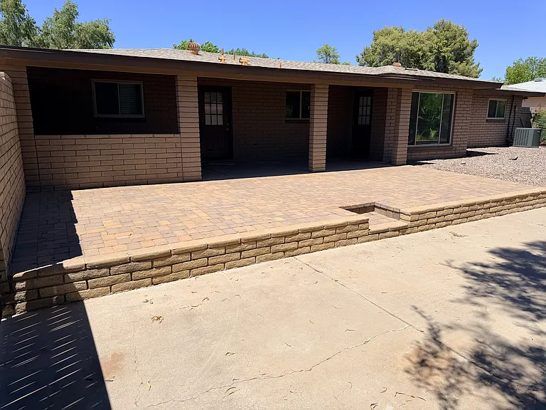 E Evergreen St — Photo 10