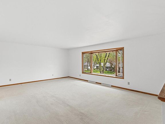 5th image of 506 Valley Road