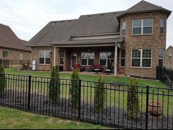 3rd image of 2614 Pebblecreek Ln