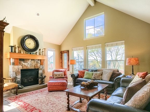 4th image of 2036 25th Ave NE