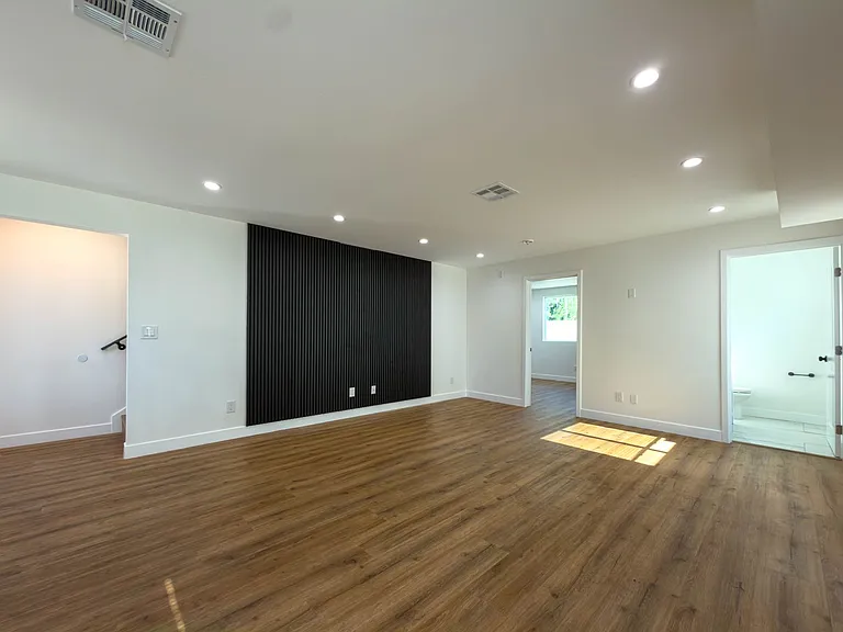 12406 Cantara St — Photo 7