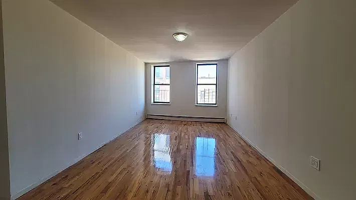 1348 Sheridan Ave — Photo 2