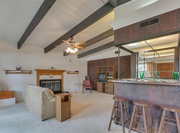 4th image of 1826 Standish Dr