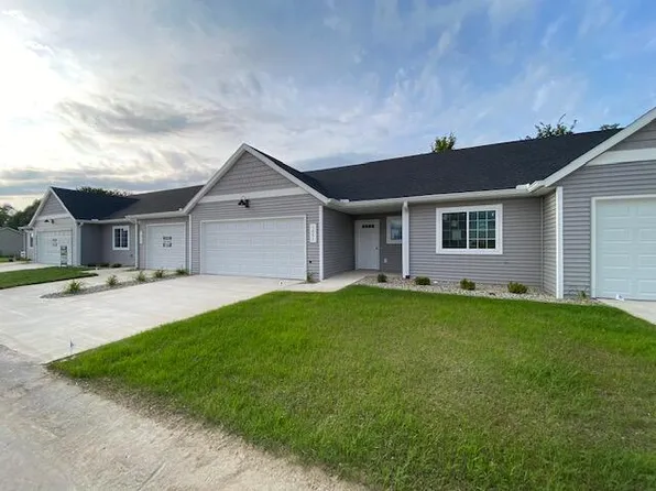 1071 Sunnyside Dr, Wayland, MI 49348