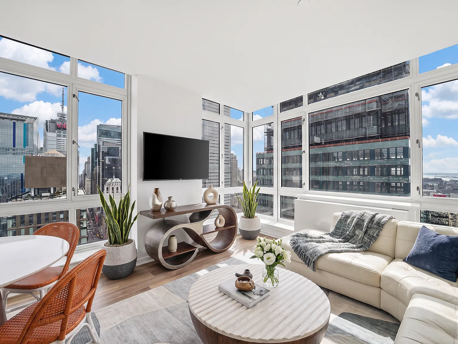 350 West 43rd Street — Photo 2