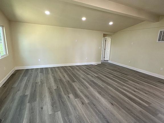 3rd image of 2095 Nicolaus Ave