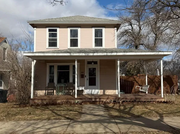 308 W Douglas Ave, Fergus Falls, MN 56537