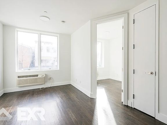 4th image of 55 Stanhope St #A